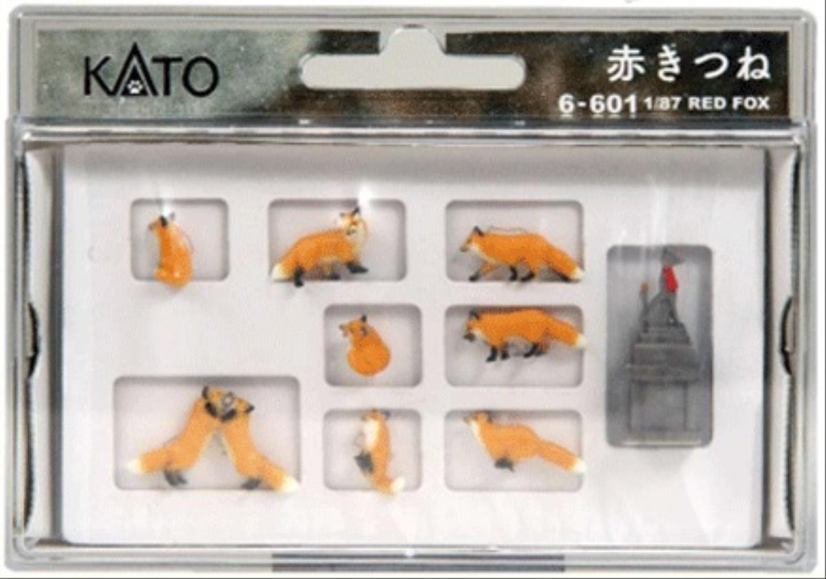 Kato (Japan) Red Foxes (9) Figure Set K6-601