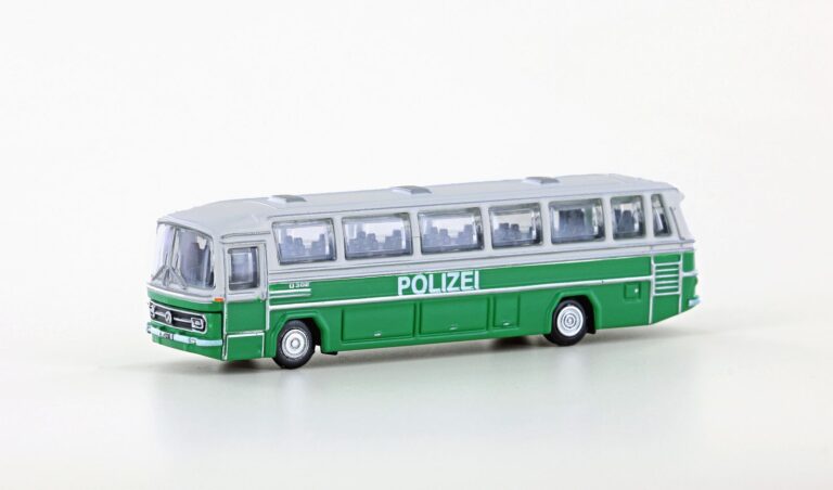 miNis Mercedes Benz O302 RUH Polizei LKLC4414