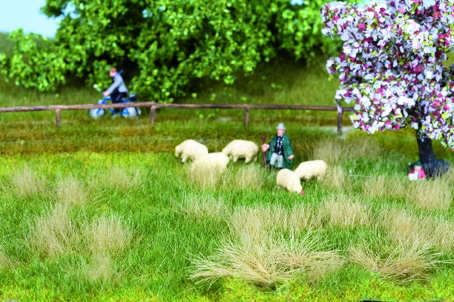 Noch Spring Meadow Natur+ Mat 22x20cm with Grass Tufts (10) N07402