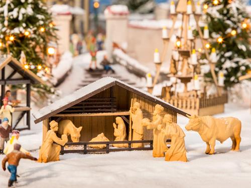 Noch Christmas Market Crib Laser Cut Minis Kit N14394