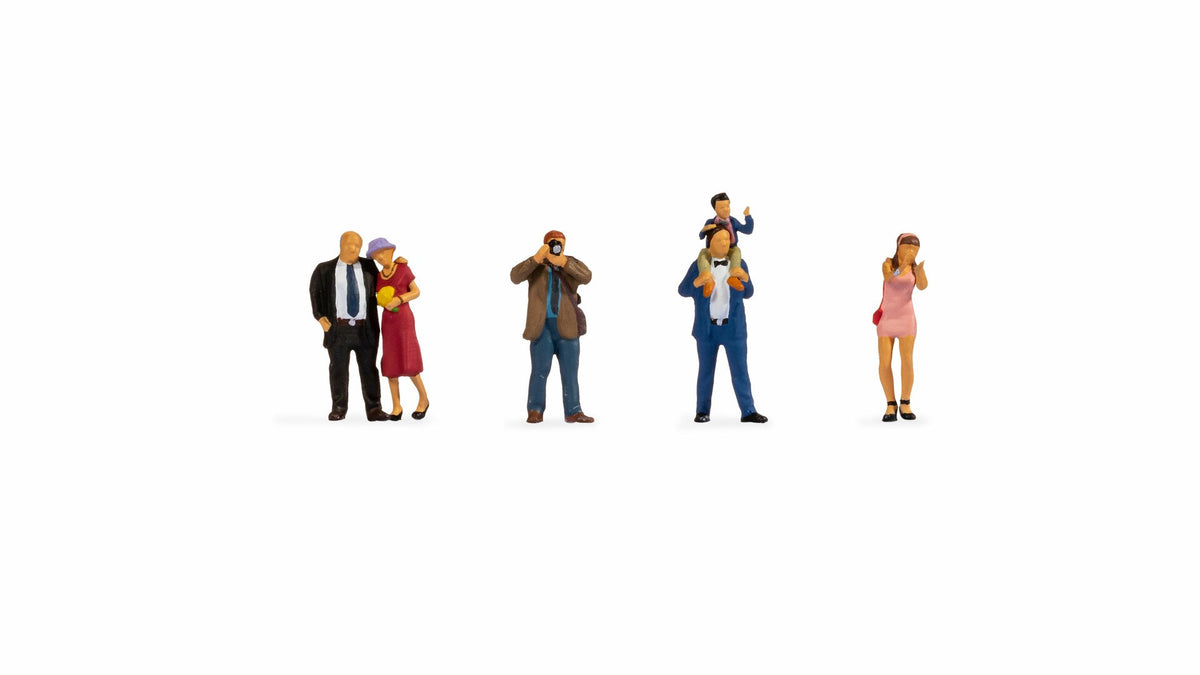 Noch Wedding Guests (6) Figure Set N45864