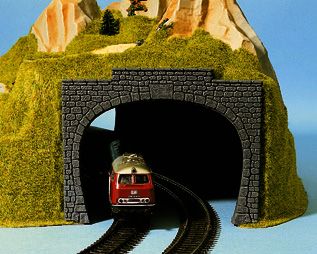 Noch Double Track Tunnel Portal (2) N60020