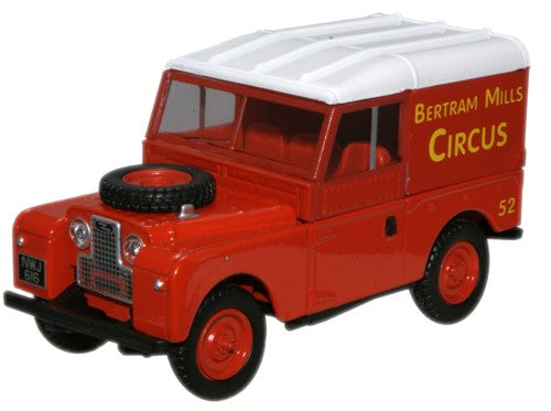 Oxford Diecast Land Rover Series I Bertram Mills ODLAN188017