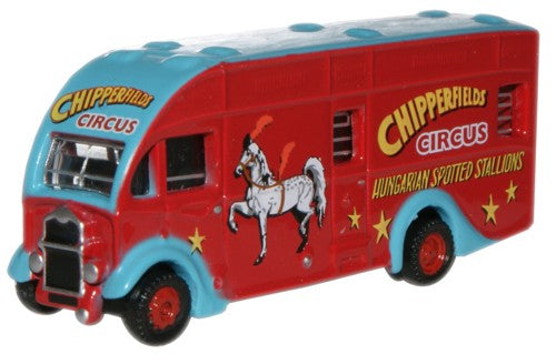 Oxford Diecast Albion Horsebox Chipperfield (Spotted Stallion) ODNAH006