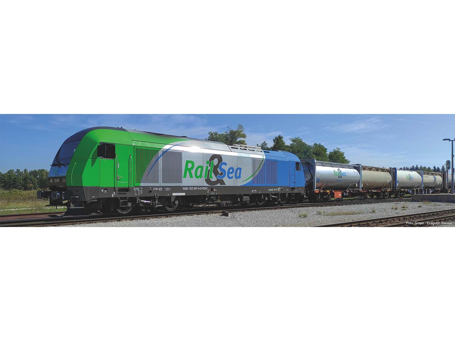 Piko Rail & Sea BR223 Diesel Locomotive VI PK47573