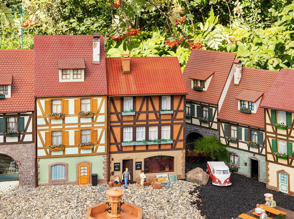 Pola Half Timbered House with Shop Window Relief Kit PO331769