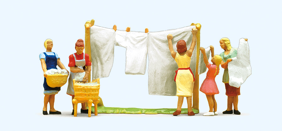 Preiser Women Hanging Washing (5) Exclusive Figure Set PR10050