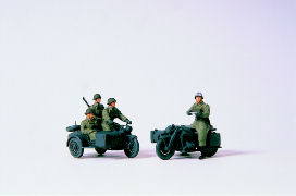 Preiser German Reich 1939-45 Mounted Motorcycle Crew (2) Kit PR16575