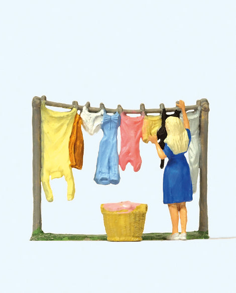 Preiser Laundry Day Figure PR28110