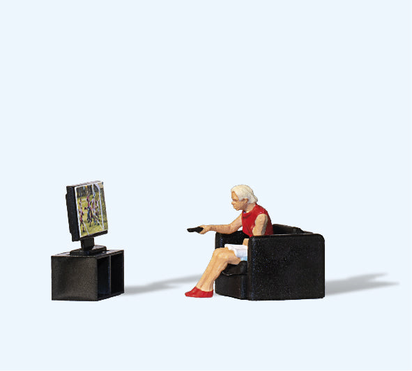 Preiser In Front of the TV Figure PR28259