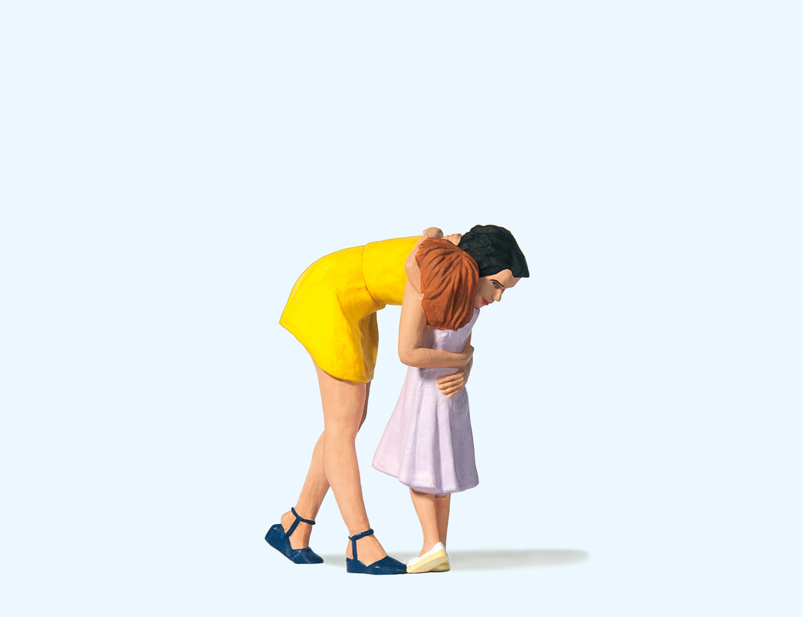 Preiser Embracing Mother/Daughter Figure Set PR44942
