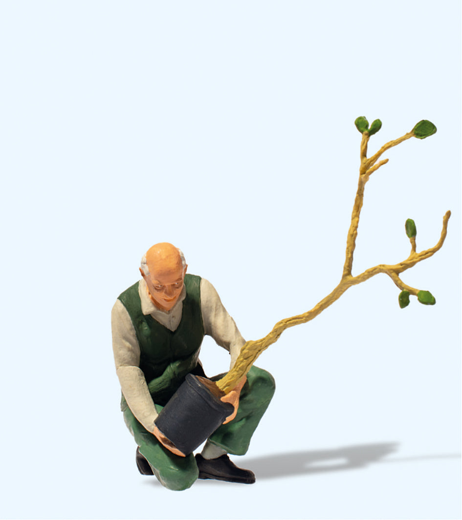 Preiser Gardener Figure PR45532
