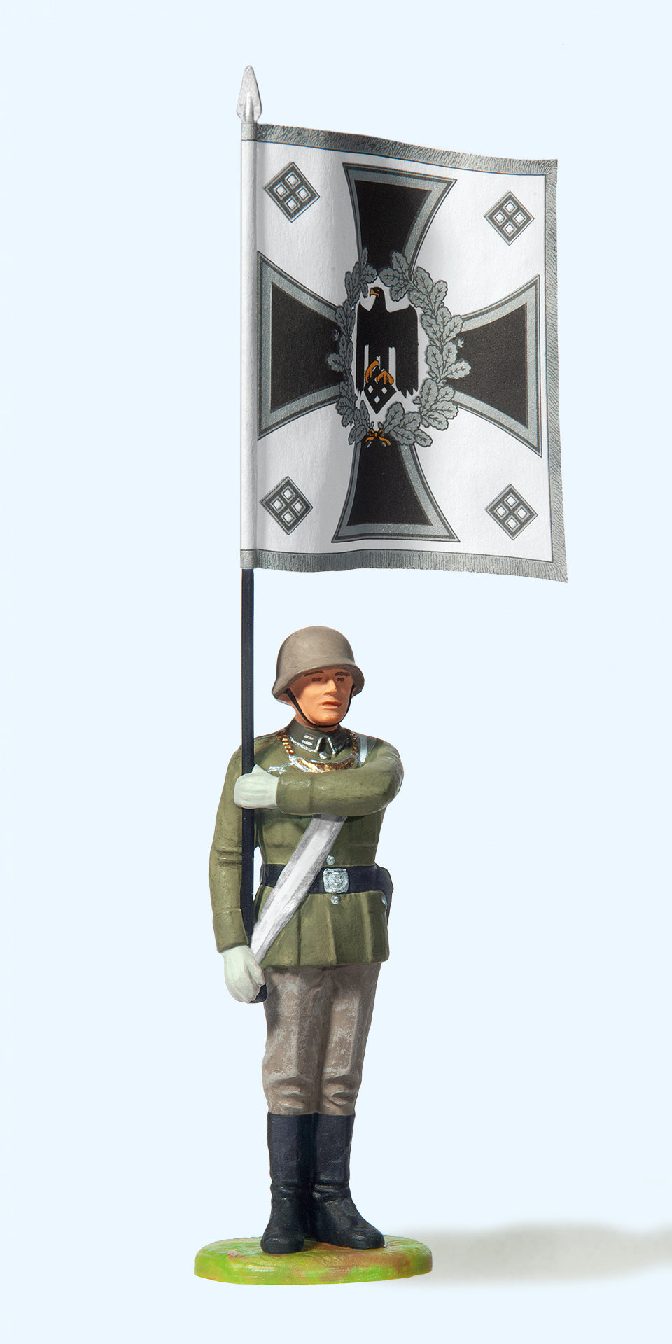 Preiser German Reich 1939-45 Flag Bearer Standing Figure PR56002