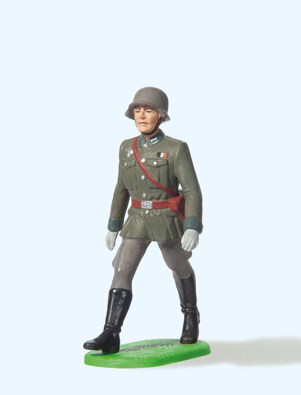 Preiser German Reich 1939-45 Officer Marching Figure PR56051