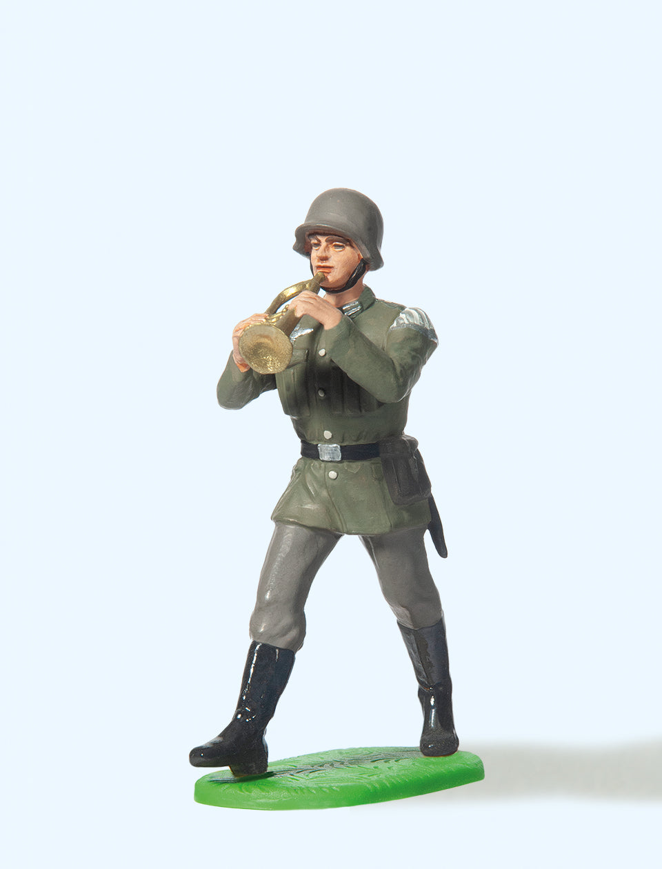 Preiser German Reich 1939-45 Trumpeter Marching Figure PR56084