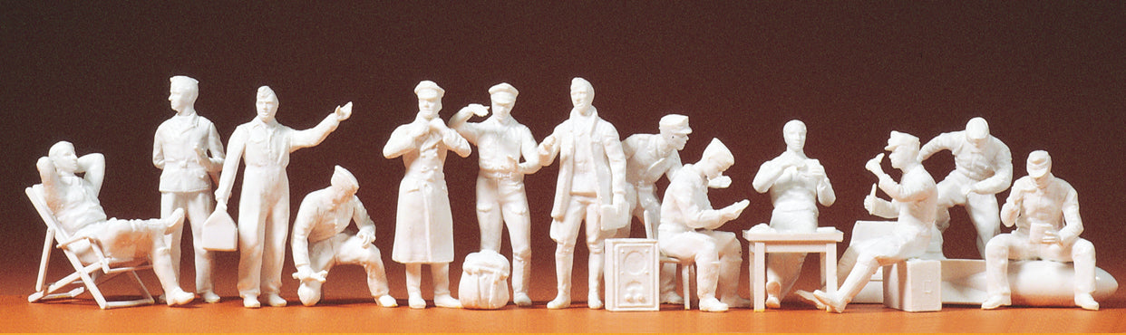 Preiser German Reich 1935-43 Luftwaffe Pilots/Ground Crew (13) Kit PR67001