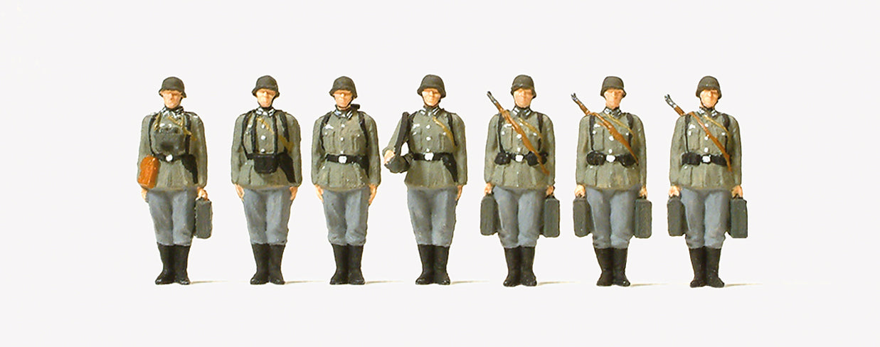 Preiser German Reich 1939-45 Infantry Riflemen Lined Up (7) Kit PR72536