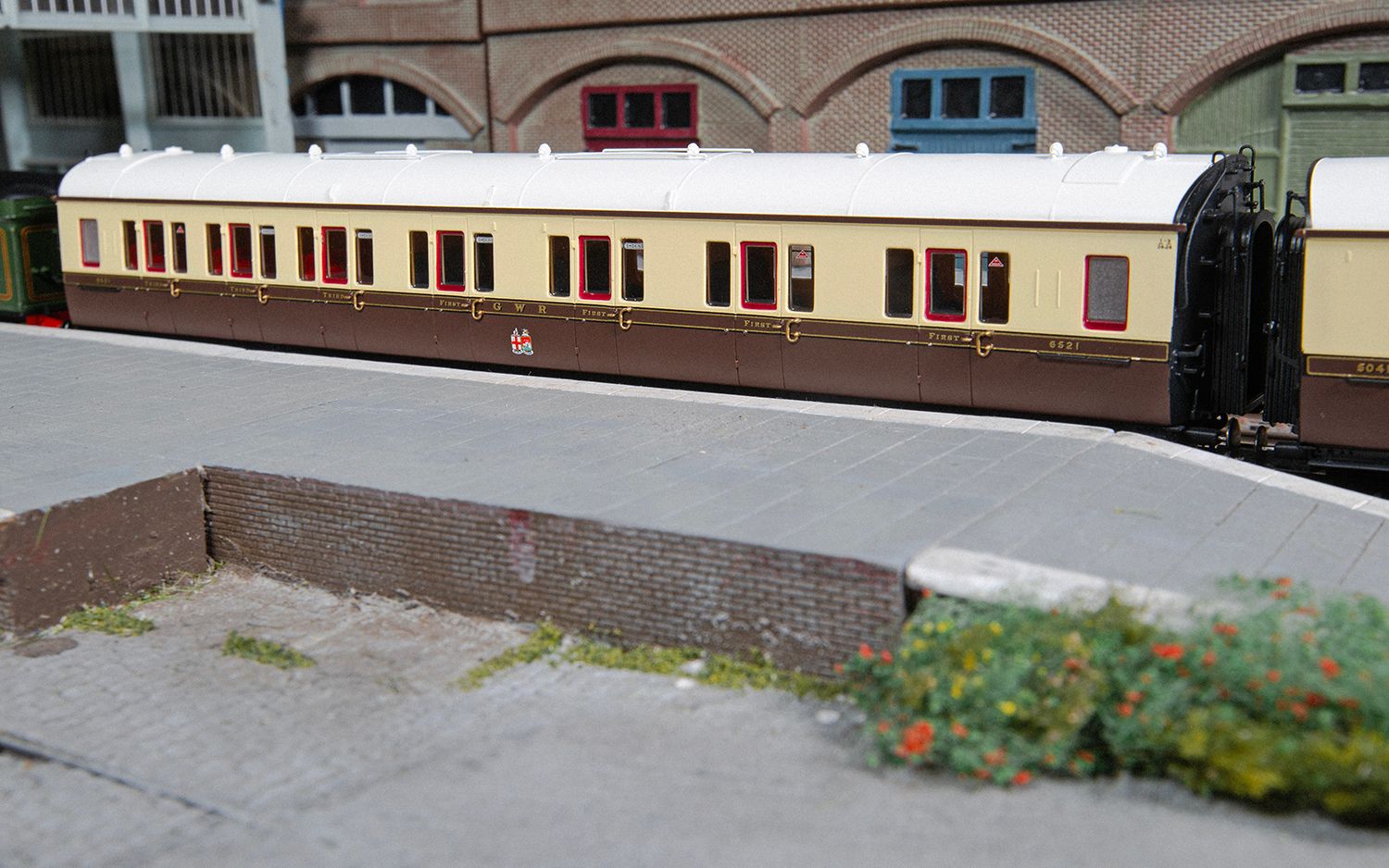 Hornby R40467 GWR - Collett Corridor Composite LH - 6521 - Coach