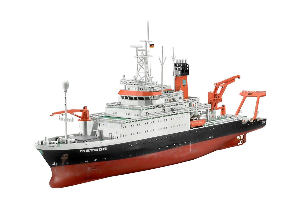 Revell German Research Vessel Meteor (1:300 Scale) RL05218