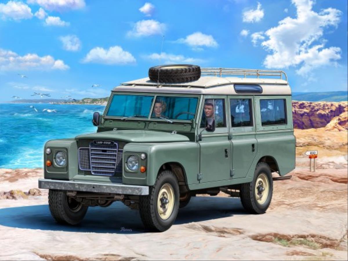 Revell Land Rover Series III LWB Station Model Set (1:24 Scale) RL67047