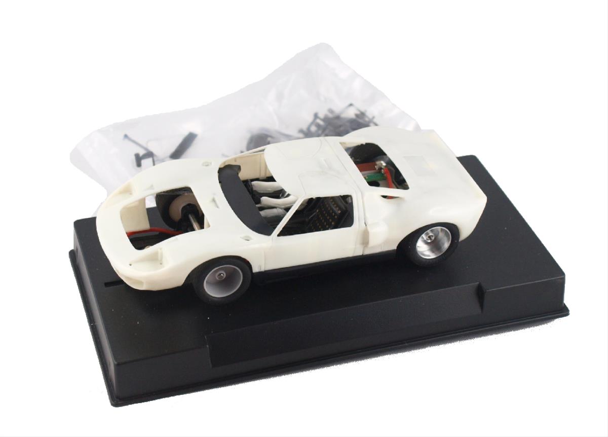 Slot It Ford GT40 White Kit w/Pre Assembled Painted Parts SICA18Z1