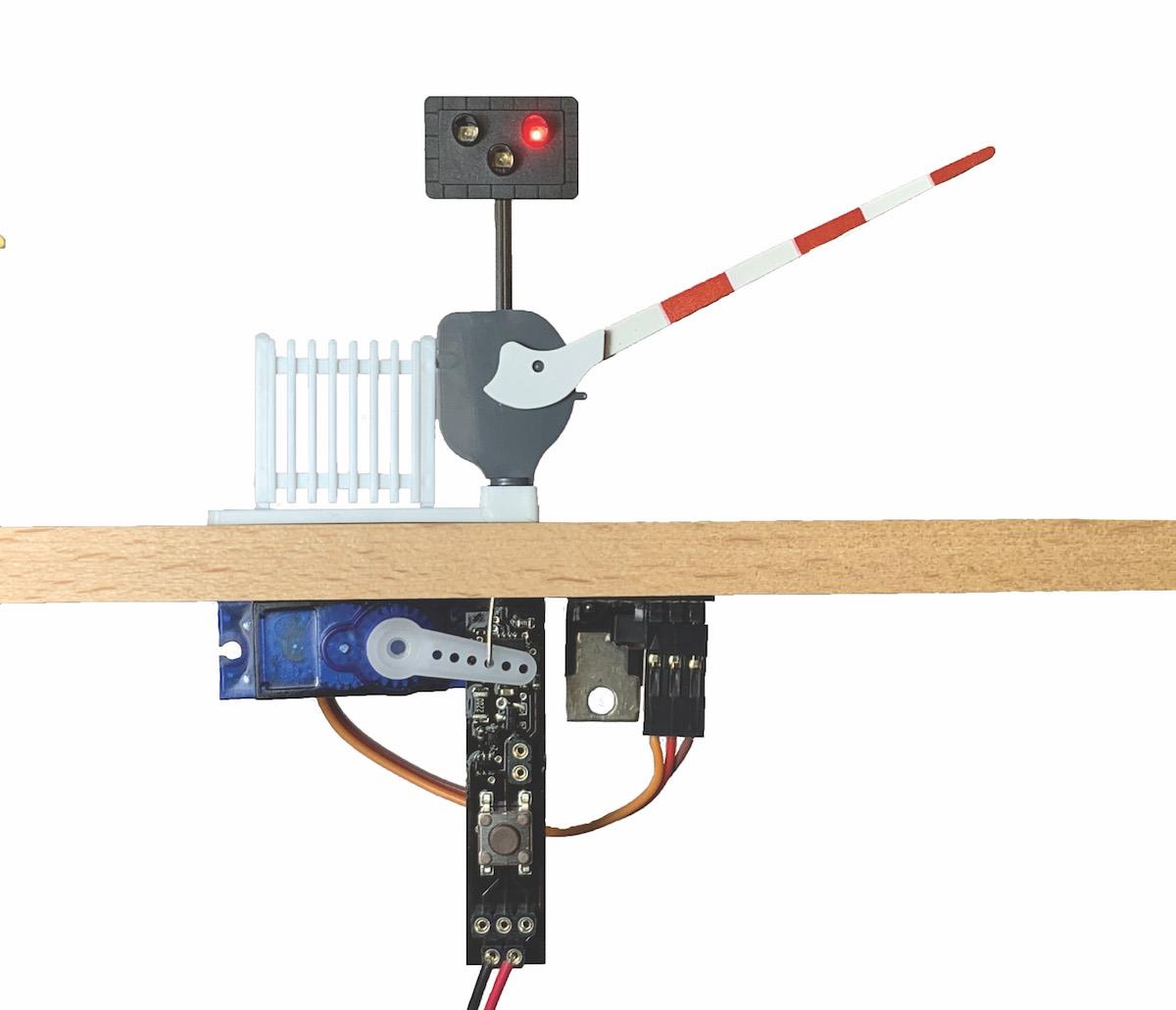 Train Tech Servo Controller for DC/DCC Systems TTSV1