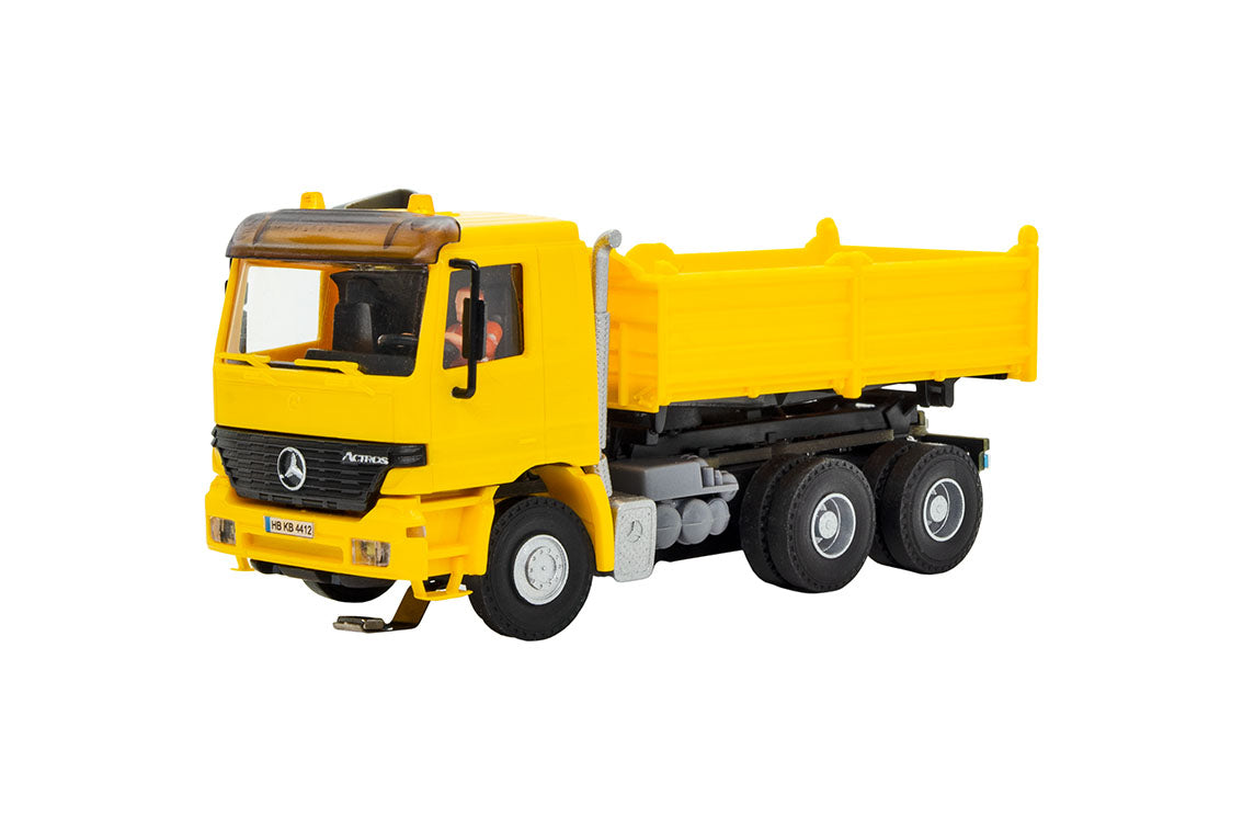 Viessmann CarMotion MB Actros Dump Truck w/Yellow Lighting VN8015