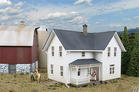 Walthers Cornerstone Lancaster Farmhouse Kit WH933-3333