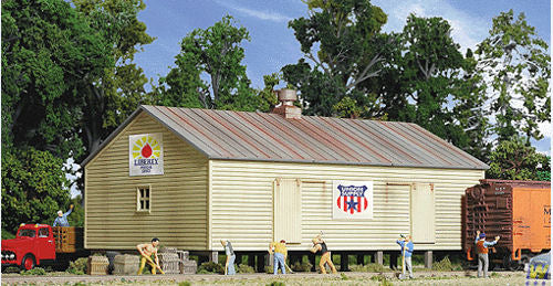 Walthers Cornerstone Storage Shed on Pilings Kit WH933-3529
