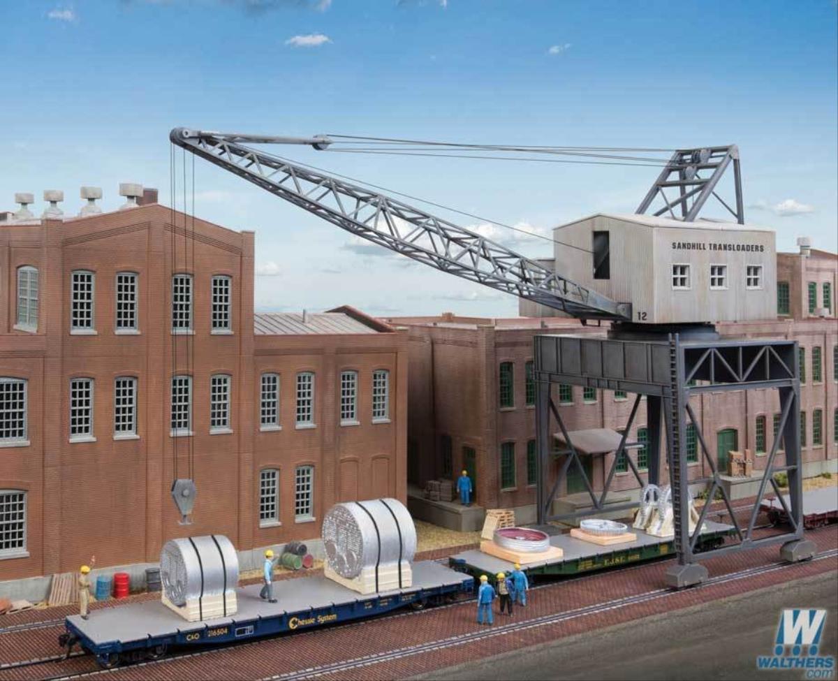 Walthers Cornerstone Travelling Crane with Brick Street Kit WH933-4096