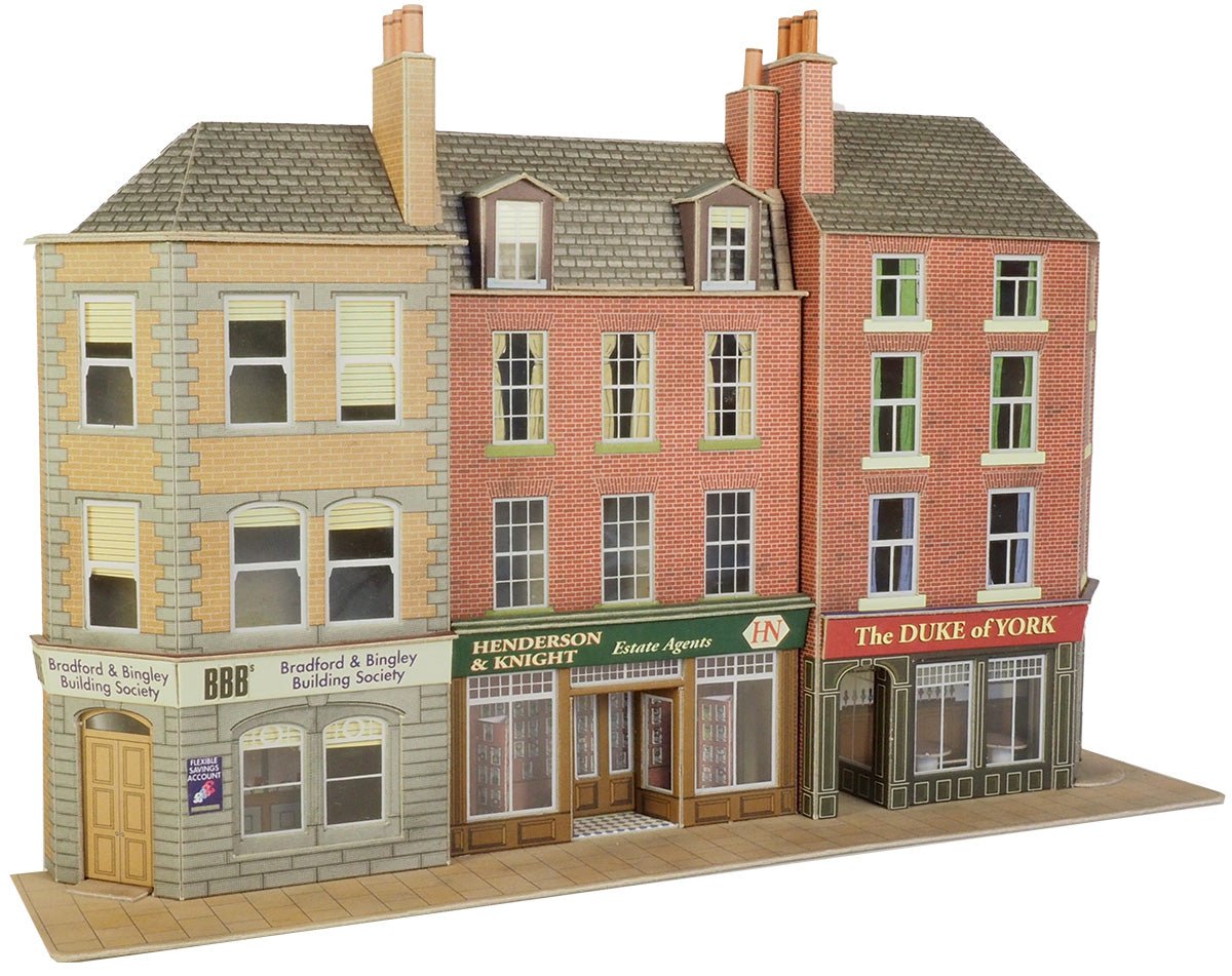 Low Relief Pub & Shops Po205